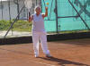 Reli visiert den Ball genau an