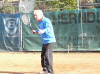 Leo zeigt, wie weit der Ball im Out war